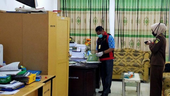 Kejati NTT menyita ponsel Bupati Manggarai Barat