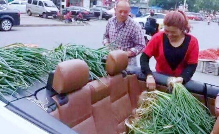  Keren  5 Penjual Sayuran Ini Jualan Pakai Mobil hingga 