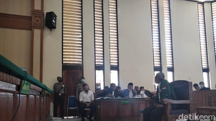 Ketua IDI Bali Putra Suteja bersaksi si sidang Jerinx SID.