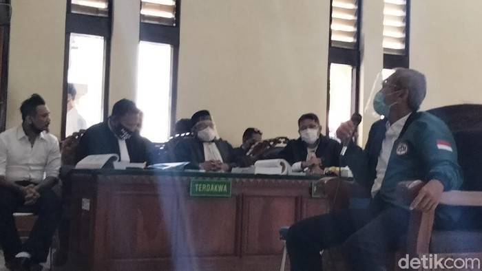 Ketua IDI Bali Putra Suteja bersaksi si sidang Jerinx SID.