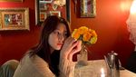 Kim Sae Ron dan Pesonanya Saat Ngopi dan Makan Burger
