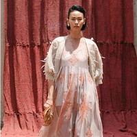 Model tampil dalam fashion show virtual desainer Sapto Djojokartiko. Terinspirasi dari seni sabung ayam, Sapto merilis koleksi spring/summer 2021. dok. Sapto Djojokartiko.