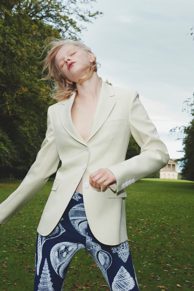 Stella McCartney merilis koleksi terbarunya untuk musim semi 2021 dalam sebuah pemotretan di Houghton Hall, Norfolk, Inggris. dok. Stella McCartney