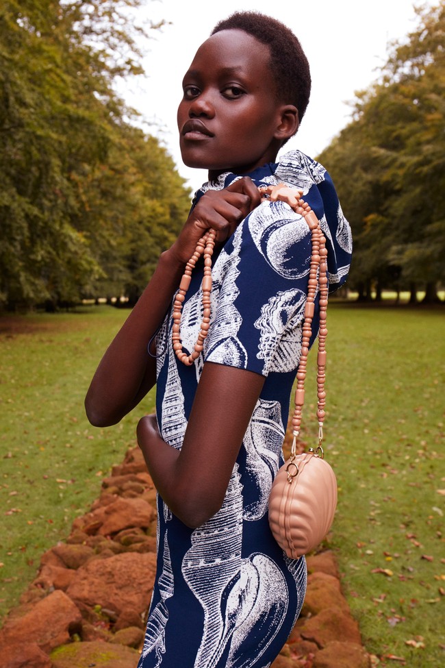 Stella McCartney merilis koleksi terbarunya untuk musim semi 2021 dalam sebuah pemotretan di Houghton Hall, Norfolk, Inggris. dok. Stella McCartney