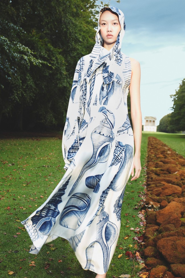 Stella McCartney merilis koleksi terbarunya untuk musim semi 2021 dalam sebuah pemotretan di Houghton Hall, Norfolk, Inggris. dok. Stella McCartney