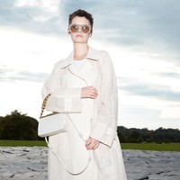 Stella McCartney merilis koleksi terbarunya untuk musim semi 2021 dalam sebuah pemotretan di Houghton Hall, Norfolk, Inggris. dok. Stella McCartney