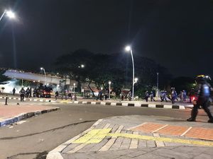 Bentrok Lagi di Jatibaru, Massa Lempar Batu-Petasan Dibalas Gas Air Mata
