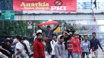 Mau Demo Dihadang TNI, Para Siswa Ini Salim