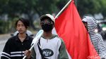 Mau Demo Dihadang TNI, Para Siswa Ini Salim