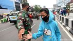 Mau Demo Dihadang TNI, Para Siswa Ini Salim