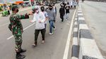 Mau Demo Dihadang TNI, Para Siswa Ini Salim