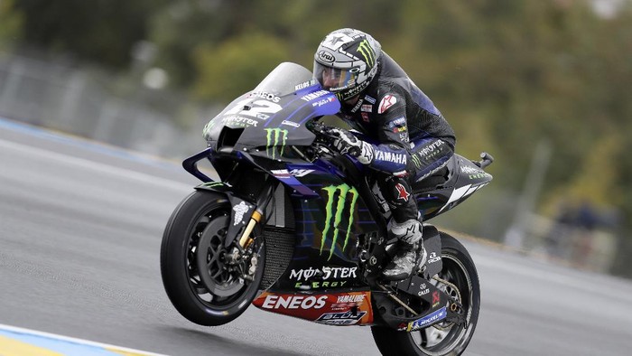 Spains rider Maverick Vinales of the Monster Energy Yamaha MotoGP steers his motorcycle during the MotoGP race of the French Motorcycle Grand Prix at the Le Mans racetrack, in Le Mans, France, Sunday, Oct. 11, 2020. (AP Photo/David Vincent)