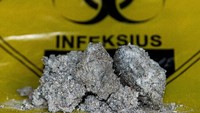 Proses pemusnahan limbah medis infeksius ini menggunakan mesin incinerator berteknologi “Stepped Heart Controlled Air” dengan dua proses pembakaran bersuhu 1.000-1.200 derajat celcius yang dilengkapi alat kontrol polusi udara guna menetralkan emisi gas buang seperti partikel, acid gas, toxic metal, organic compound, CO, dioxin dan furan sehingga gas buang yang dikeluarkan dapat memenuhi parameter standar emisi internasional.   