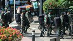 Melihat Personel Polisi Melakukan Persiapan Pengamanan Demo