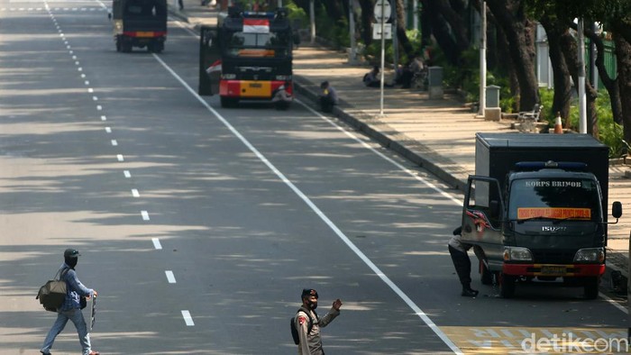 Persaudaraan Alumni (PA) 212 dkk akan melaksanakan demo menolak UU Cipta Kerja di Istana Negara, Jakarta. Polisi menyiapkan pengamanan di Istana Negara.