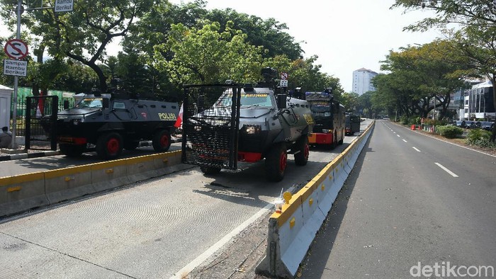 Persaudaraan Alumni (PA) 212 dkk akan melaksanakan demo menolak UU Cipta Kerja di Istana Negara, Jakarta. Polisi menyiapkan pengamanan di Istana Negara.