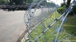 Melihat Personel Polisi Melakukan Persiapan Pengamanan Demo