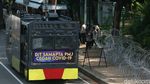 Melihat Personel Polisi Melakukan Persiapan Pengamanan Demo