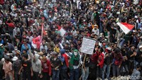 Laskar FPI di lokasi pun sempat melerai massa dan meminta massa membubarkan diri. Namun ajakan tersebut diabaikan oleh massa remaja tersebut.