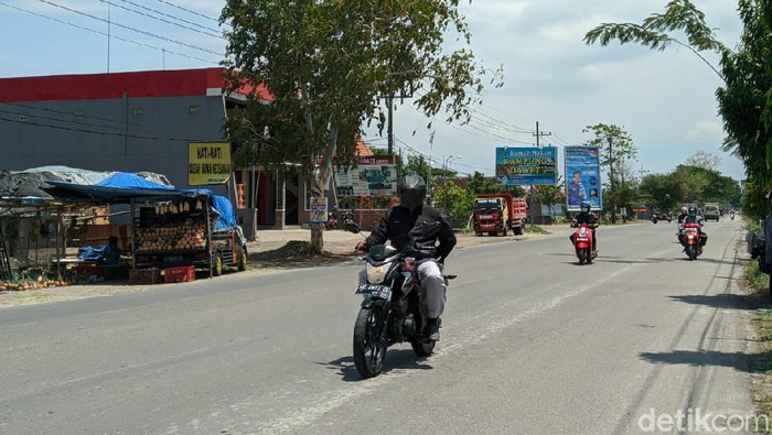 mobil ketua kpu ponorogo dipecah kaca