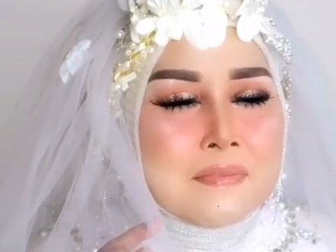Nenek makeup mirip Elvy Sukaesih