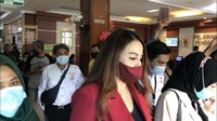 Nita Thalia memberikan penegasan soal alasan gugat cerai sang suami. Salah satu faktornya adalah soal biaya. Foto: Hanif/detikHOT