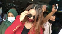 Penampilan Nita Thalia di sidang cerainya. 20 tahun menjalin rumah tangga, Nita Thalia mengatakan selama ini bertahan demi sang buah hati. Foto: Hanif/detikHOT