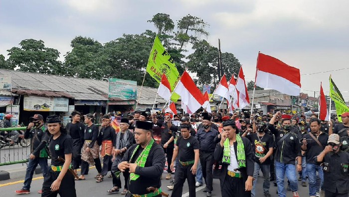 Ormas di Depok bantu polisi jaga kampung dari perusuh