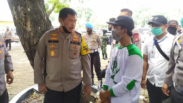 Pemuda beratribut FPI diamankan di Monas Pemuda beratribut FPI diamankan di Monas, kedapatan bawa ketapel