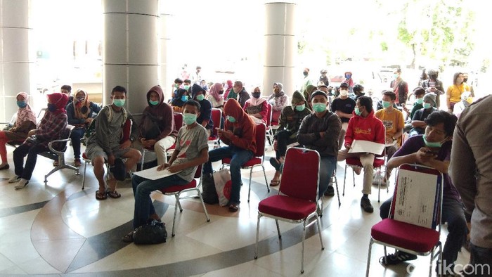 Pendemo Omnibus Law berujung ricuh di Makassar dibebaskan usai dipastikan negatif COVID-19 (Hermawan-detikcom).