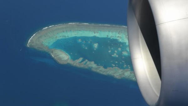 Pesawat QF787 terbang di atas kota metropolitan Australia, masuk ke Teluk Byron, Gold Coast, Great Barrrier Reef dan Uluru (Foto: CNN) Pesawat QF787 terbang di atas kota metropolitan Australia, masuk ke Teluk Byron, Gold Coast, Great Barrrier Reef dan Uluru (Foto: CNN)