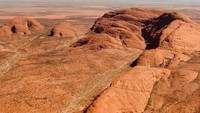 Maskapai utama Australia, Qantas menggunakan Boeing 787 Dreamliner. Traveler bisa melihat landmark Australia dari titik pandang yang spektakuler saat pesawat sesekali turun ke ketinggian 1.219 meter (Foto: CNN)