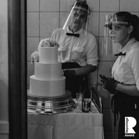 Foto-foto terbaik dipilih juri karena dinilai mampu menggambarkan cinta kasih yang tak akan redup meskipun gelombang virus Corona masih tinggi. Ini karya fotografer asal Polandia, Mateusz Dobrowolski. Foto: Reportage Story Award