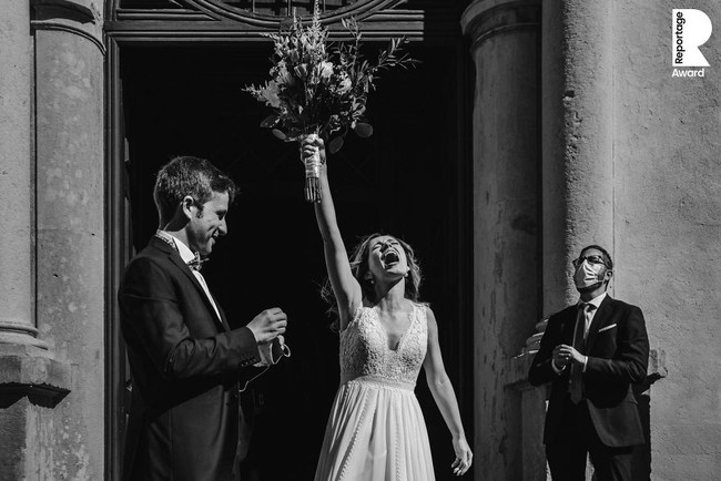 This is Reportage, sebuah komunitas khusus fotografer profesional, memberikan apresiasi untuk para fotografer dalam bentuk penghargaan Wedding Photographer Awards 2020. Momen yang emosional ini diabadikan oleh Valter Antunes dari Portugal. Foto: Reportage Story Award