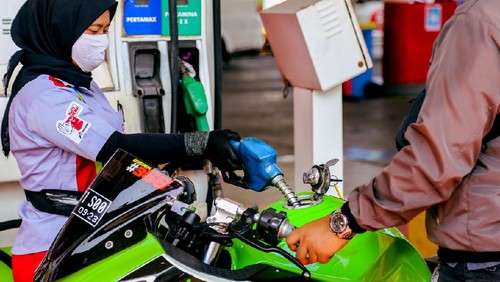 Pertamina menggelar program cashback untuk pembelian Pertamax sampai akhir bulan Oktober. Cashback Rp 250/liter tersebut dapat diperoleh konsumen yang membayar via aplikasi MyPertamina.