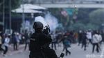 Melihat Aksi Polisi Bermotor Bubarkan Perusuh di Gambir