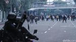 Melihat Aksi Polisi Bermotor Bubarkan Perusuh di Gambir