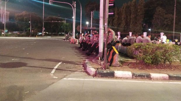Polisi masih berjaga di kawasan Harmoni, Jakarta Pusat (Arun-detikcom)