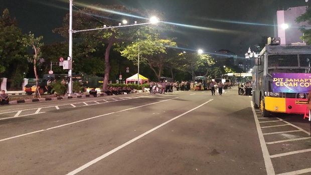 Polisi masih berjaga di kawasan Harmoni, Jakarta Pusat (Arun-detikcom)