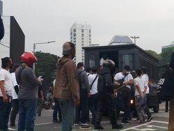 Polisi Amankan Belasan Remaja di Tugu Tani Diduga Ikut Merusuh Saat Demo