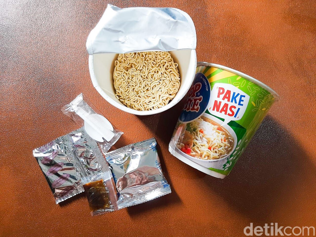 Begini Sensasi Makan Pop Mie Pake Nasi Yang Lagi Viral