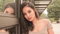 Dia pernah ikut ajang Indonesian Idol dan tembus 50 besar. Namun kini dirinya aktif sebagai influencer yang berprofesi sebagai pramugari. (Foto: dok. Instagram @sisi.asih)