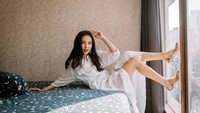 Terus sempat juga ada yang DM, mbak kalau aku ketemu Mbak Sisi, aku mau peluk, aku mau cubit pipinya. Nggak masalah! As long as kamu perempuan, ayo kita pelukan. Tapi kalau cowok, tardulu ya, takutnya hehe, kata Sisi dalam sebuah video. (Foto: dok. Instagram @sisi.asih)