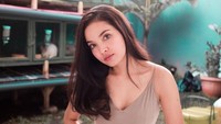 Sisi Asih juga jago menyanyi dan sayang binatang lho! (Foto: dok. Instagram @sisi.asih)