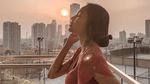 Sisi Asih, Pramugari Cantik yang Boleh Dipeluk Fans dengan Syarat!