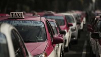 Mereka memuntut perlakuan adil terhadap transportasi online, seperti peraturan dan biaya.