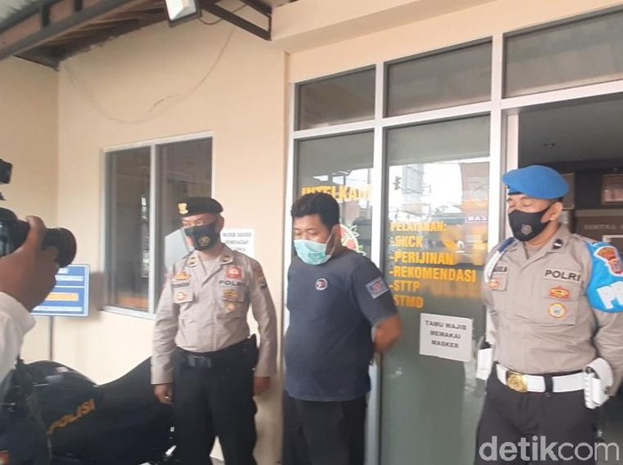Pria pelaku colek payudara di Polres Gunungkidul, Selasa (13/10/2020).