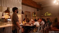 Dibukanya kembali restoran dan kafe untuk makan di tempat telah sesuai dengan keputusan Gubernur DKI Jakarta yang diumumkan pada hari Minggu lalu terkait dengan PSBB transisi yang berlaku tanggal 12-25 Oktober 2020.  