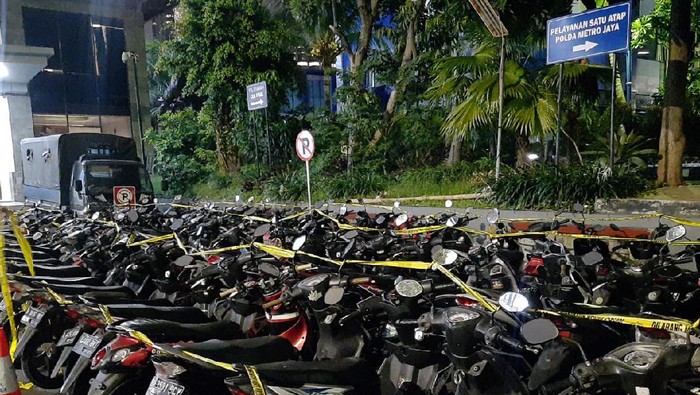 Puluhan motor milik perusuh di demo Patung Kuda diamankan polisi.