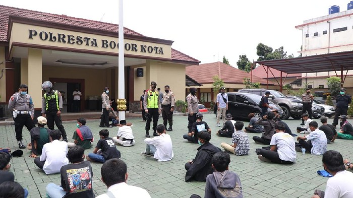 Puluhan pelajar diciduk di Stasiun Bogor saat hendak ke Jakarta